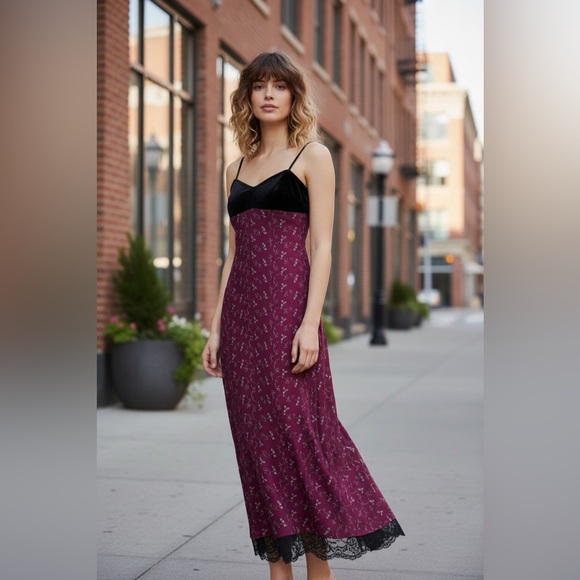 Steppin' Out Dresses & Skirts - 90’s Steppin' Out Burgundy Black Floral Metallic Lace Fitted Maxi Grunge Dress